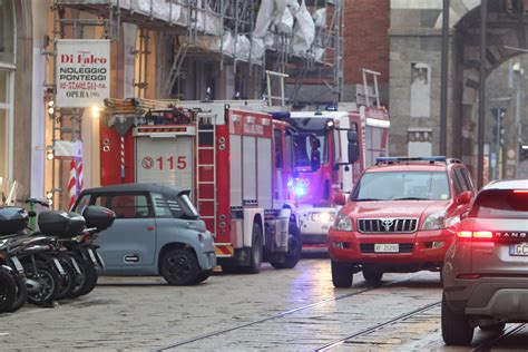 Milano Incendio In Un Palazzo Di Via Luxemburg Quartiere Dergano