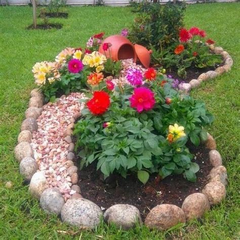 We Make Beautiful Diy Flower Beds In The Yard And In Front Of The House