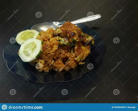 Comida Tradicional Indonesia Arroz Especial Frito Con Pollo Frito Y