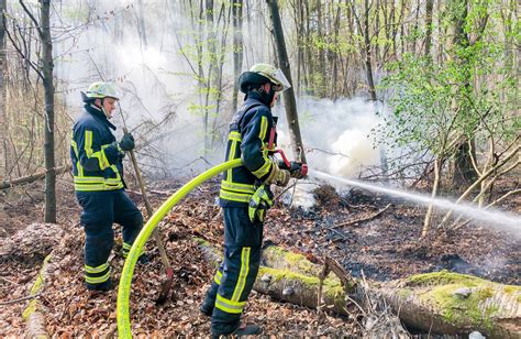 Feuerwehr St Ingbert verhindert größeren Waldbrand