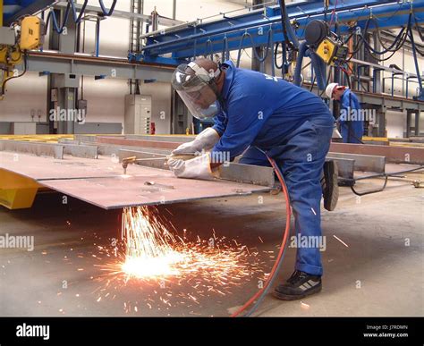 Vosper Thornycroft Shipbuilding Hi Res Stock Photography And Images Alamy