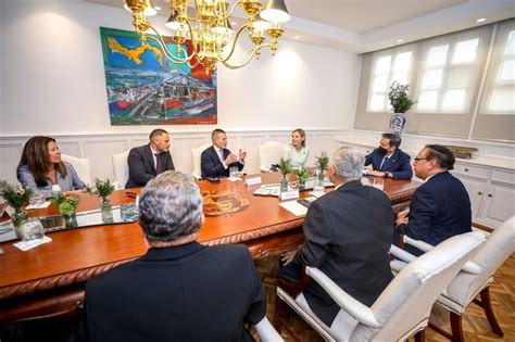 Presidente Cortizo recibió la visita de directivos de los Marlins de