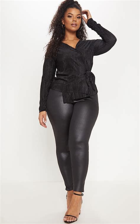 Plus Black Plisse Wrap Top Plus Size Prettylittlething Ca