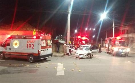 Cinco Pessoas Ficam Feridas Ap S Batida Entre Dois Carros Em Tubar O