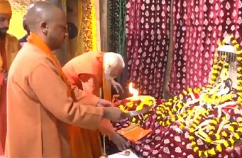 Cm Yogi ने हनुमानगढ़ी मंदिर में किया दर्शन पूजन रामलला की भी उतारी