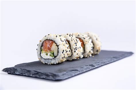 Delicioso Sushi Rolos Salm O Culin Ria Japonesa Foto Premium