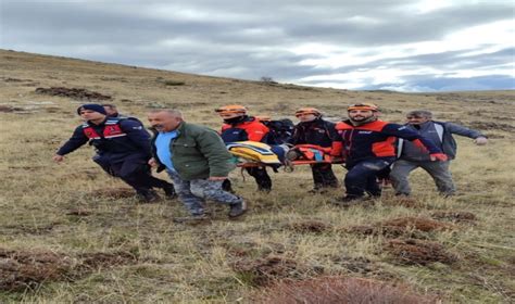 Dağda ayağı kırılan avcıyı jandarma ve AFAD ekipleri kurtardı Genel