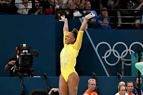 Rebeca Andrade conquista prata na final da ginástica artística em Paris