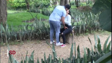 Espiando A Una Pareja En El Parque Publico Pocomu