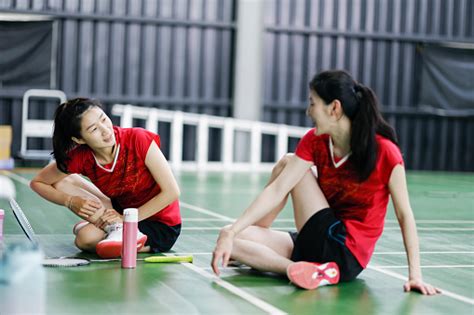 Persiapan Pemanasan Sebelum Pertandingan Bulu Tangkis Foto Stok Unduh