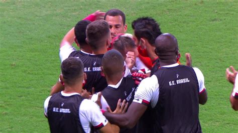 Gol Do Brasil Bruno Jos Recebe E Finaliza Cruzado Para Diminuir Aos