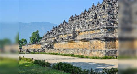 Exploring Borobudur Worlds Largest Buddhist Temple The Star News Today