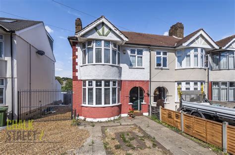 Heath Park Road Gidea Park Rm2 Chalk Street Estates