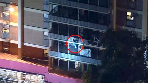 Philadelphia Man Filmed Climbing Down Outside Of 19 Storey Building To Escape Fire World News