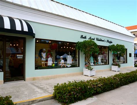 A Guide to Dining and Shopping in Naples, FL