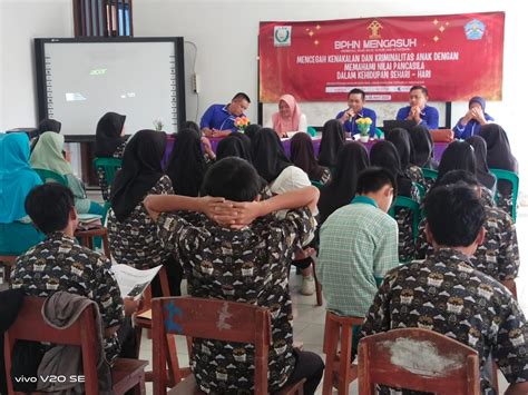 Sukseskan Bphn Mengasuh Lbh Lambar Beri Penyuluhan Hukum Di Sman Liwa