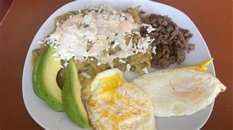 Chilaquiles Verdes Con Carne Asada Y Huevos Youtube