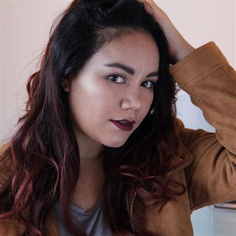 Ya vieron el último Makeup look en el canal Ojos nude con piel extra iluminada usando la