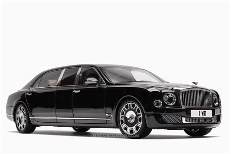 Bentley Mulsanne Grand Limousine by Mulliner 1:18 by Almost Real