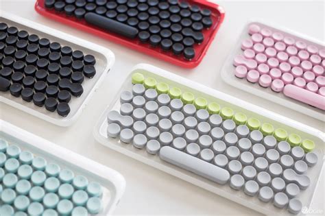 New retro-style keyboard clacks like a real typewriter - Curbed