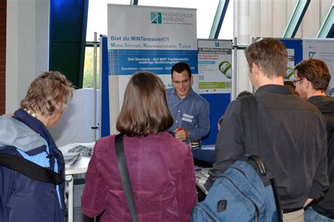 Gro Er Andrang Am Stand Der Hochschule Koblenz Auf Der Koblenzer