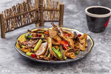 干辣椒炒牛板肠摄影图传统美食餐饮美食摄影图库昵图网