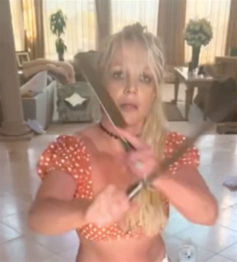 Pol Cia Visita A Casa De Britney Spears Ap S V Deo Facas Viralizar