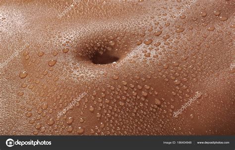 Bodyscape Of A Nude Wet Belly Foto Stok Maxroje 186404948