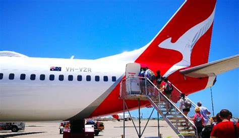 Qantas Airways Returns To Profit Plans 500 Million Share Buyback