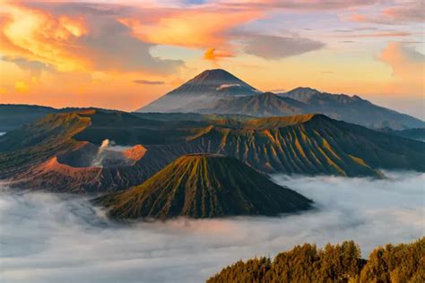 Viewnya Gak Kalah Keren Berikut Deretan Gunung Yang Cocok Bagi Para