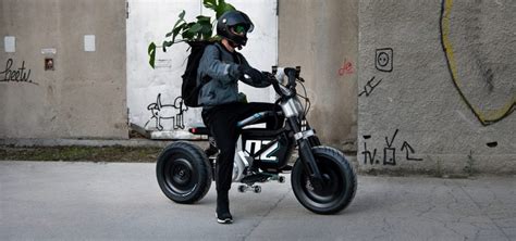 BMW dévoile un étonnant concept de moto électrique