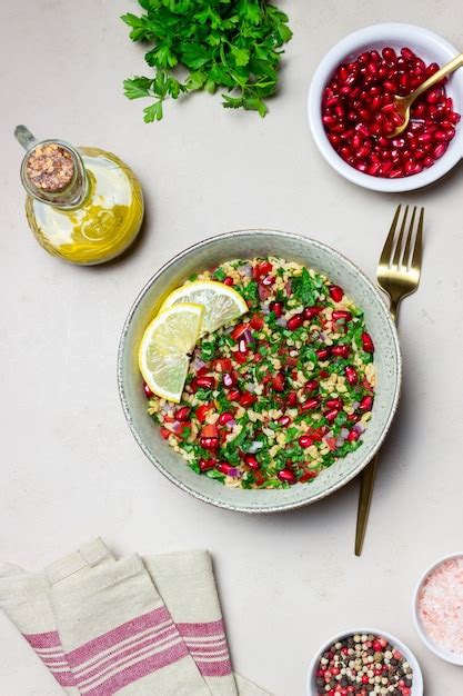 Ensalada Tabul Con Bulgur Menta Perejil Tomate Y Granada