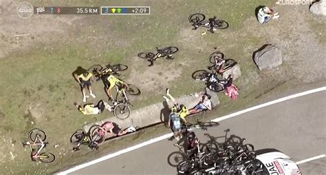 Giro Dei Paesi Baschi Caduta Terribile Di Vingegaard Evenepoel E Roglic