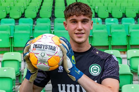 Doelman Dirk Baron Tekent Eerste Contract Bij FC Groningen OOG Groningen