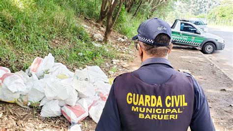 Gcm De Barueri Flagra Descarte Irregular De Entulho No Jardim Santa