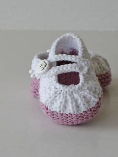 Ravelry: cruxxxx's Daisy BABY Booties