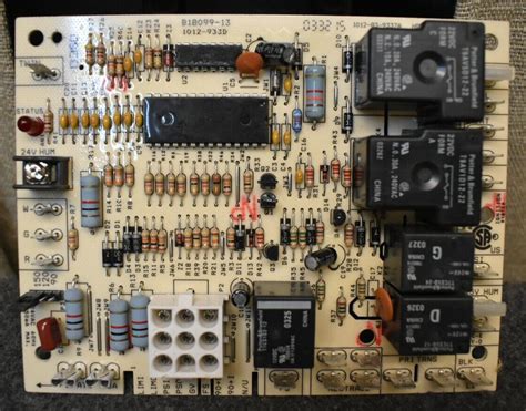 Goodman B18099 13 1012 933d Furnace Control Circuit Board Ebay