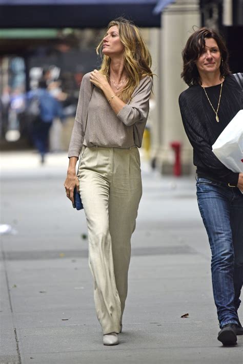 Gisele Bundchen Casual Style - Out in NYC, October 2015 • CelebMafia