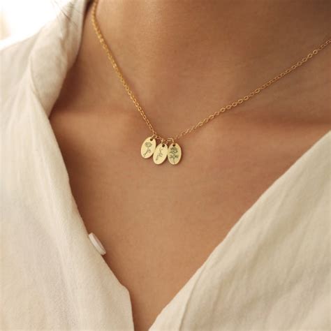 Personalized Gold Birth Flower Necklaceminimalist Engraving Etsy Canada