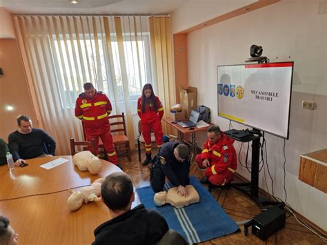 Echipajele Smurd Din Cadrul Isu Dobrogea Predau Cursuri De Prim Ajutor