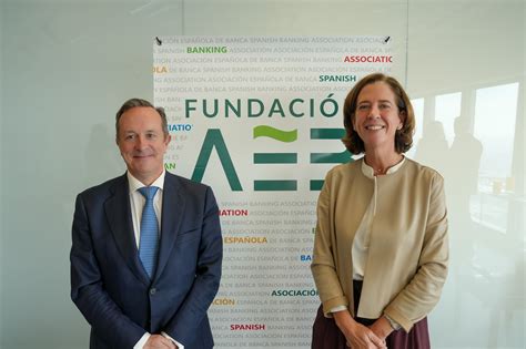 Alejandra Kindelán presidenta de la AEB recibe a Fernando Sobrini