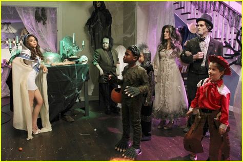 Modern Family: Halloween Episode Stills!: Photo 2485629 | Eric Stonestreet, Jesse Tyler Ferguson ...