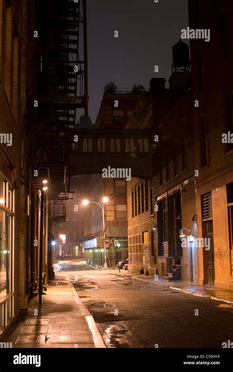 City alley night usa rain hi-res stock photography and images - Alamy