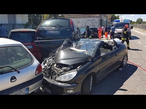 Piomba Sulle Auto In Sosta A Santarcangelo Due Feriti Uno Dei Quali