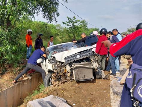 Mobil Suzuki Ignis Alami Kecelakaan Tunggal Di By Pas Alang Alang