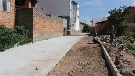 Prefeitura realiza obra de ampliação do canal de macrodrenagem