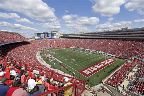 Obama-Noose Costume At UW-Madison Football Game Sparks Bias Incident ...