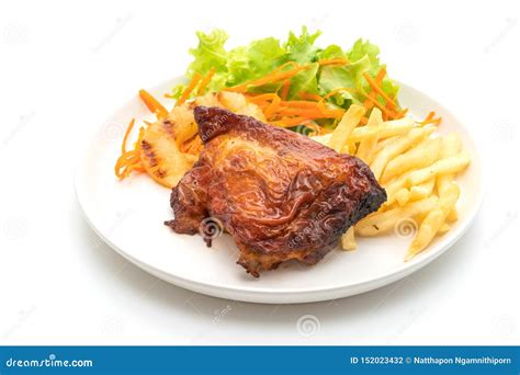 Bistecca Arrostita Del Pollo Con La Verdura E Le Patate Fritte