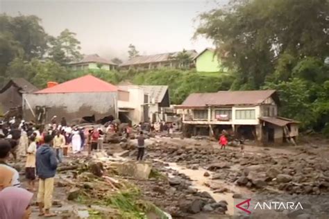 Korban Banjir Bandang Yang Tewas Di Agam Sumbar Bertambah Jadi Orang