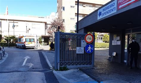 Il Pronto Soccorso Dell Ospedale Di Siracusa Al Collasso Per Carenza